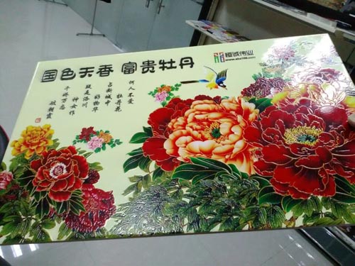 UV平板打印機(jī)如何控制成本提高生產(chǎn)？