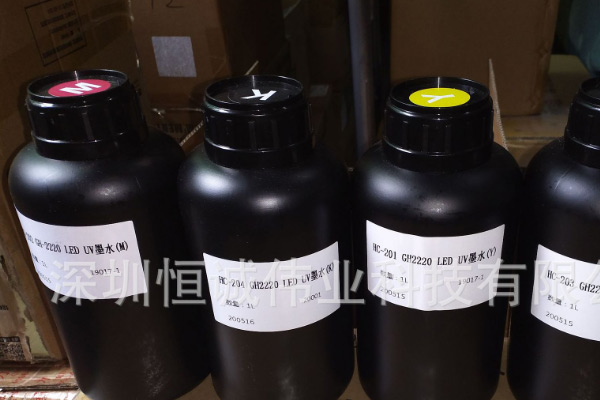 uv平板打印機設(shè)備能隨意更換耗材嗎？